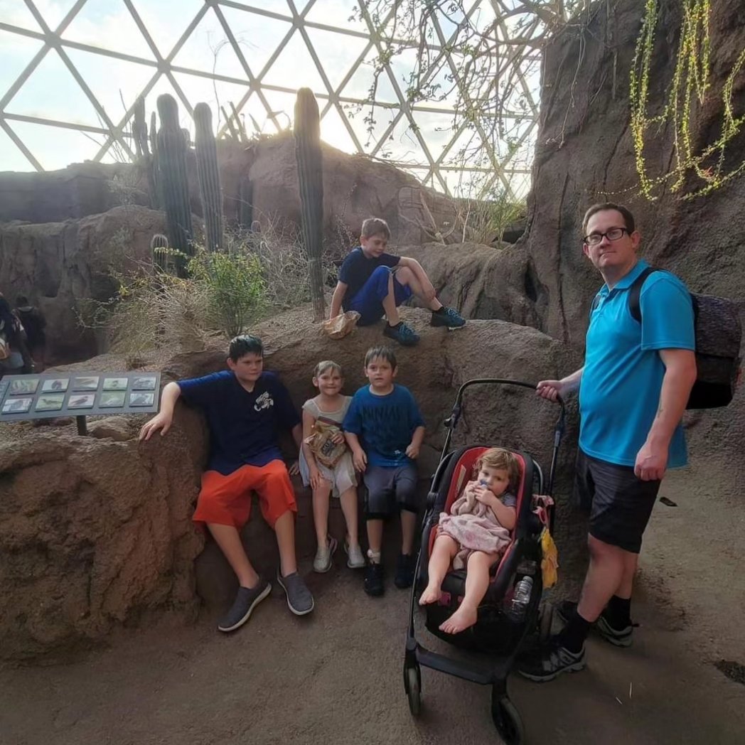 NicholeLoo's tweet photo. @pulte I could use it for rent or bills. Family of 7, my husband just got out of the military after 14 years,  and his money isn't coming in yet. $ PNLewis2113 https://t.co/PGq9761raM