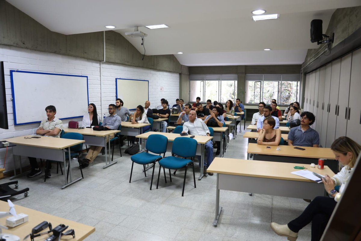 SapienciaMed's tweet image. Estuvimos acompañando a estudiantes y profesionales del Curso Teórico Práctico de Drones que emprenden con sus proyectos y hacen realidad sus sueños. 
Con @SapienciaMed y la @MedellinUNAL estamos impulsando y fortaleciendo el #ValleDelSoftware.