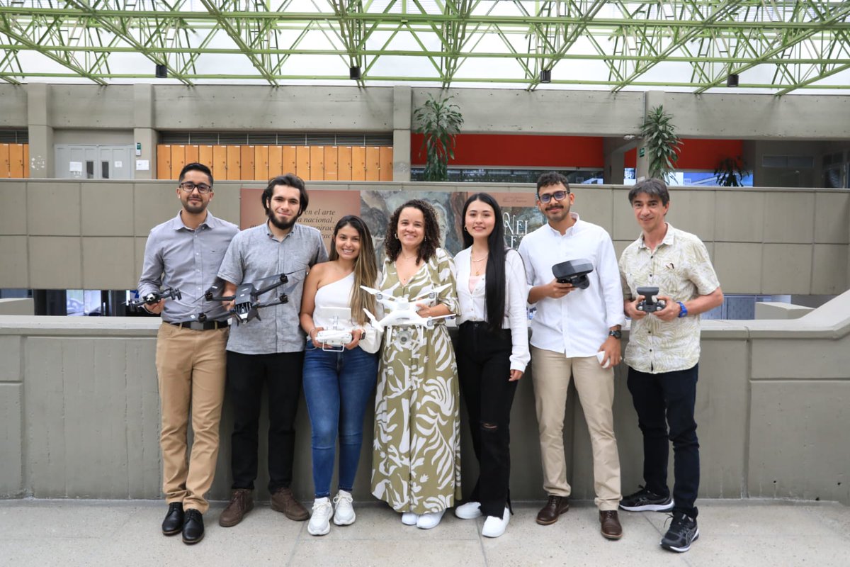 SapienciaMed's tweet image. Estuvimos acompañando a estudiantes y profesionales del Curso Teórico Práctico de Drones que emprenden con sus proyectos y hacen realidad sus sueños. 
Con @SapienciaMed y la @MedellinUNAL estamos impulsando y fortaleciendo el #ValleDelSoftware.