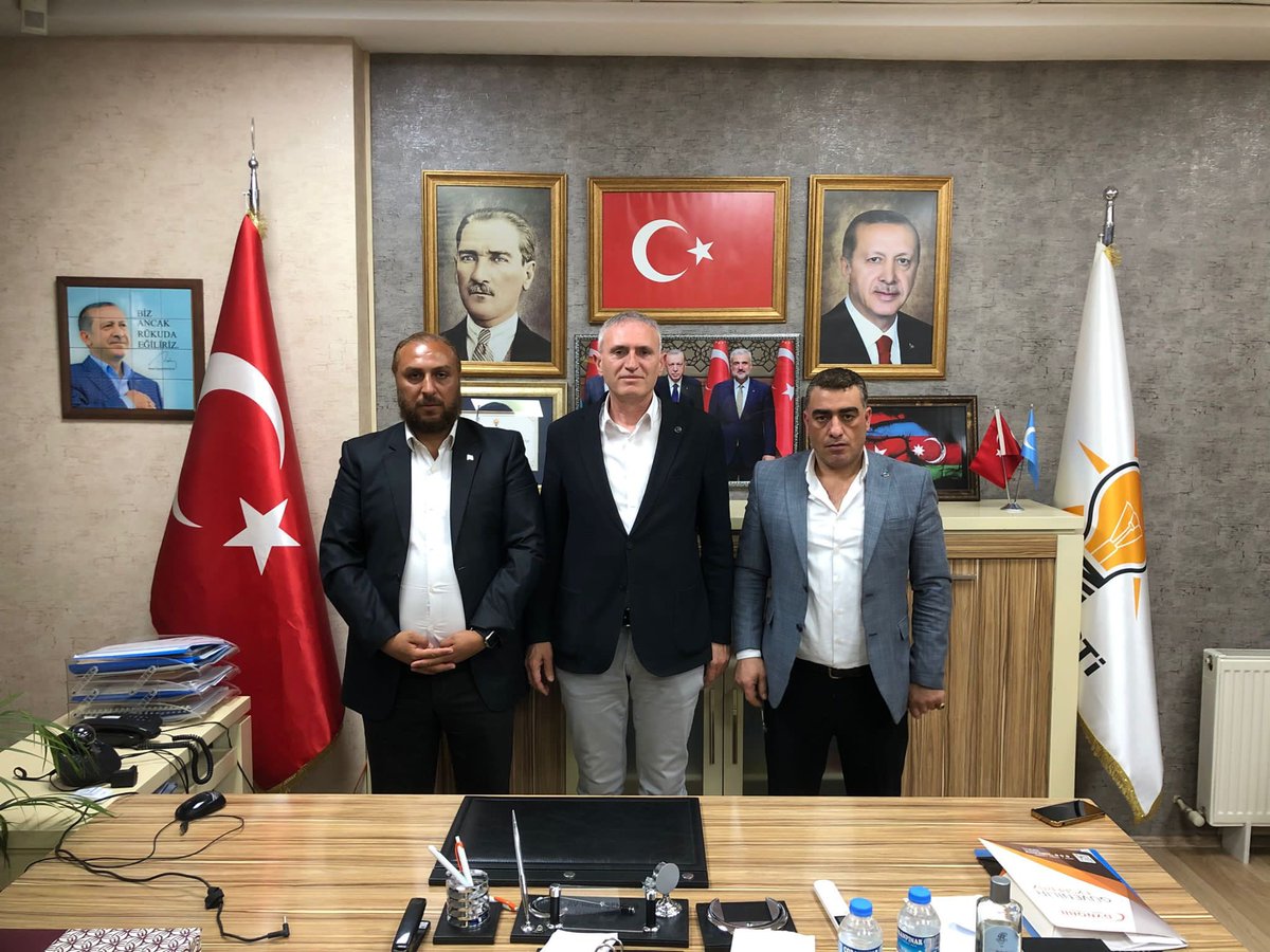 İlçe Başkanlığımıza gelerek bizlere ziyarette bulunan İstanbul Bahçelievler Spotçular Derneği Başkanı Sn. Mehmet KILIÇ ve İnönü Mahalle esnafımız Sn. Mustafa ÖZAY’a nazik ziyaretlerinden dolayı teşekkür ederim.