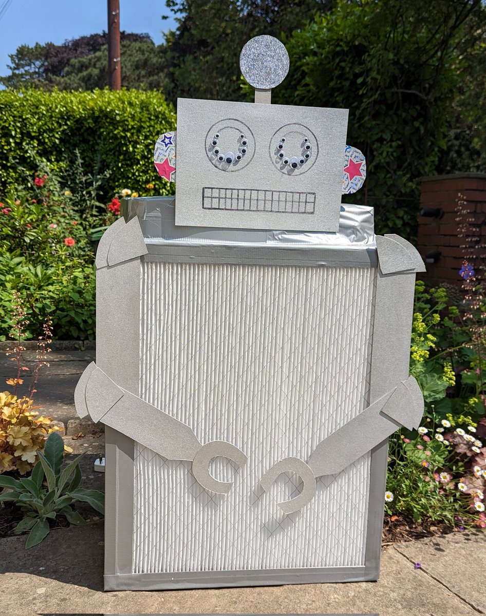 erbrooker's tweet photo. Can you tell I raided the kids' craft box for the latest DIY air filter.
This one is going into the classroom of a child at our school whose sibling is enduring cancer treatment. They are very vulnerable to any respiratory infection. https://t.co/ApW4PE3iD6