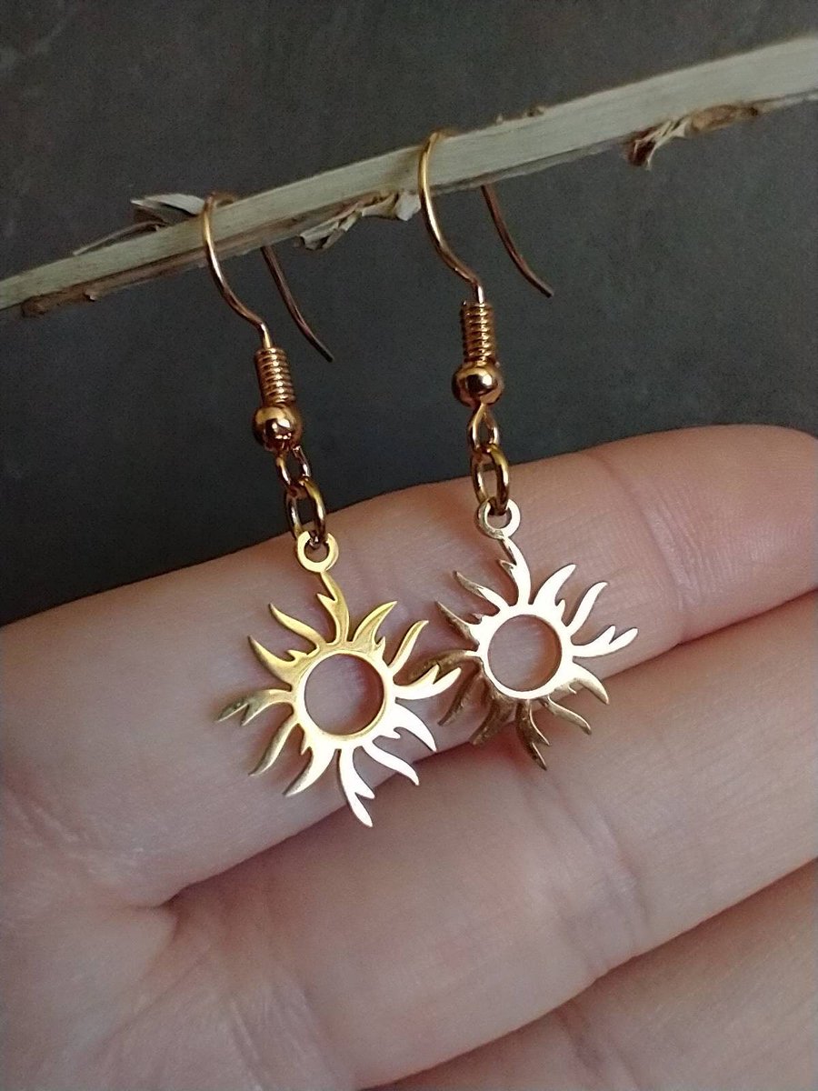 Golden sun #Earrings. Stainless Steel gold in colour, perfect summer #jewellery #Accessories 
Fast free UK delivery 💌 
#GiftForHer #Jewelryfashion 

etsy.com/listing/126905…