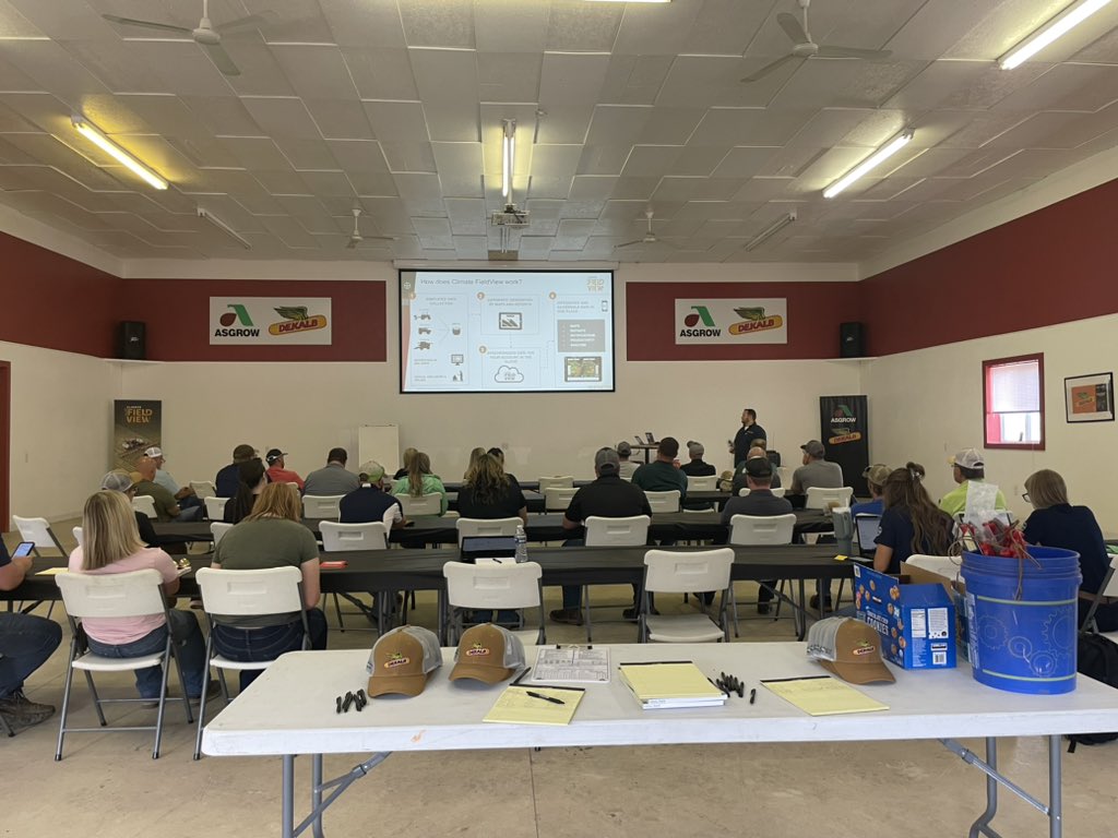 DKCAS_MI's tweet image. A great first day for New Seller training at the Mason Research Farm! Great conversions over the next two days on how we can grow together!  #WinningHasRoots #Bayer4MI @Asgrow_DEKALB