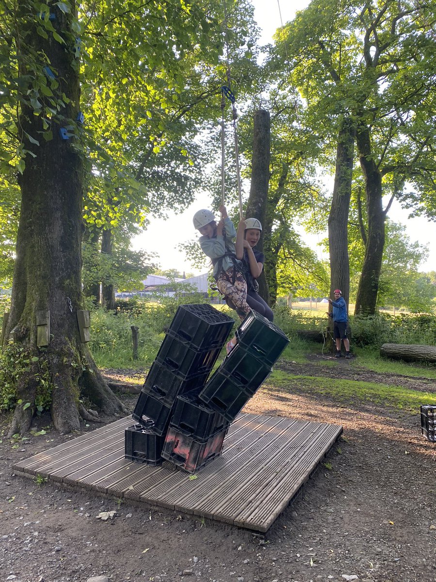 MissHopkinsAVPS's tweet photo. Crate challenge… completed it! 👌👌 @AbbeyVillagePS @AndertonCentre #weloveoutdoors https://t.co/kTXoEn4UjT