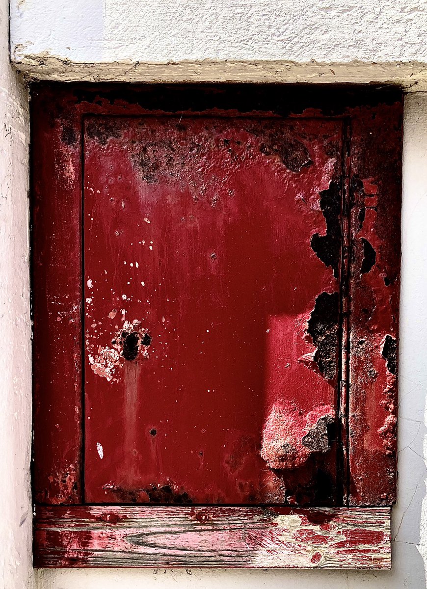 DaveGreen1963's tweet photo. Red door. #Orkney https://t.co/3yM0e2yOIt