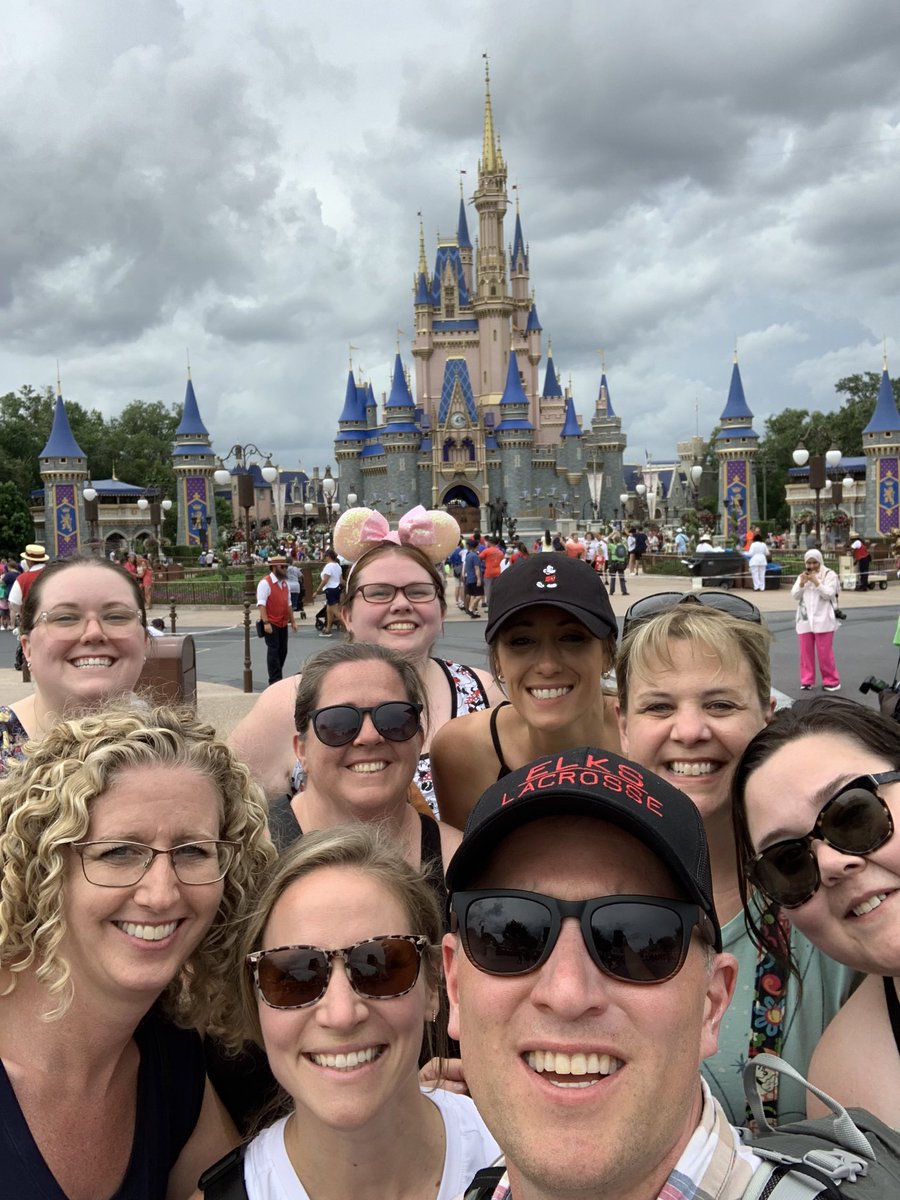 ElkRiverVMS's tweet photo. Vandys having the most dandy day at Disney. https://t.co/8dlAvbwKuB