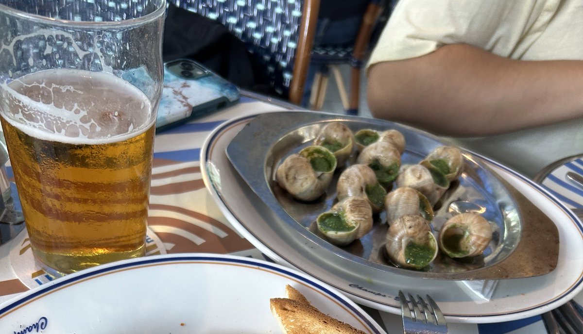 Ya me había platicado me hija que los #escargots del <a href="/SotanoSuizo/">Sótano Suizo</a> están más buenos que los de Champs Élysées, pero necesitaba comprobarlo. #Paris #Francia