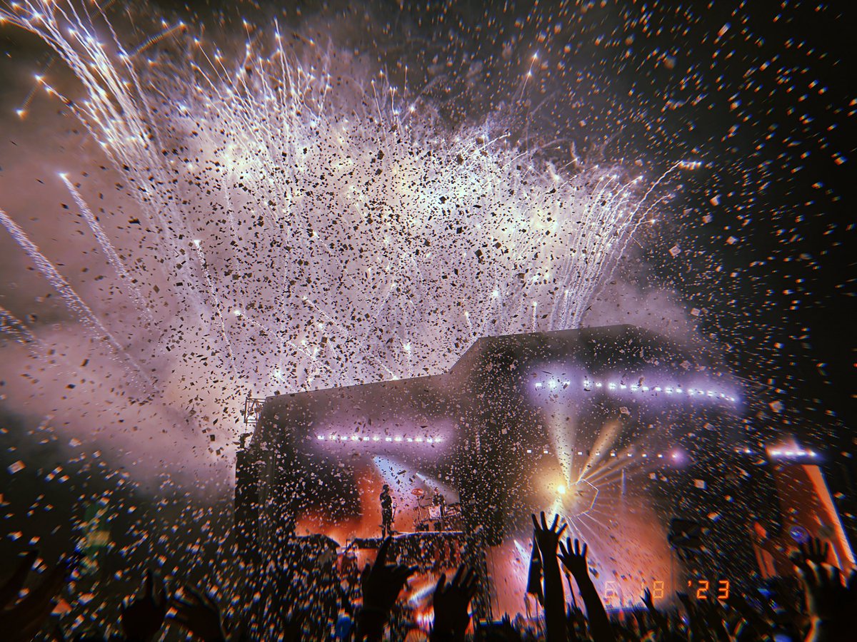taylor_sloop's tweet photo. the farm is magical ✨ https://t.co/ikTZhBdac3