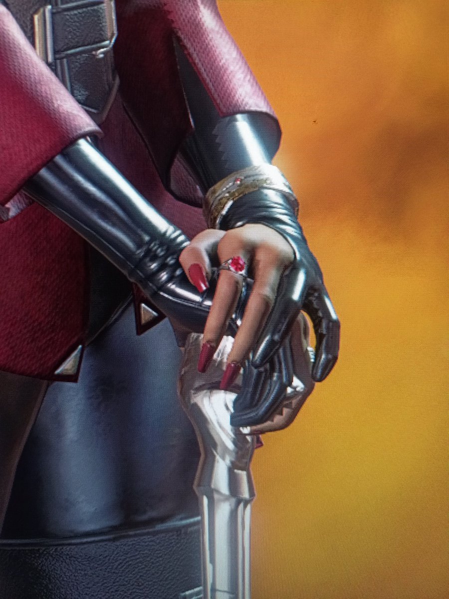 Katyarimika's tweet photo. @PlayApex she broke her nails 😭 (why are they shorter than in the store?😶) https://t.co/TI9GExIinD