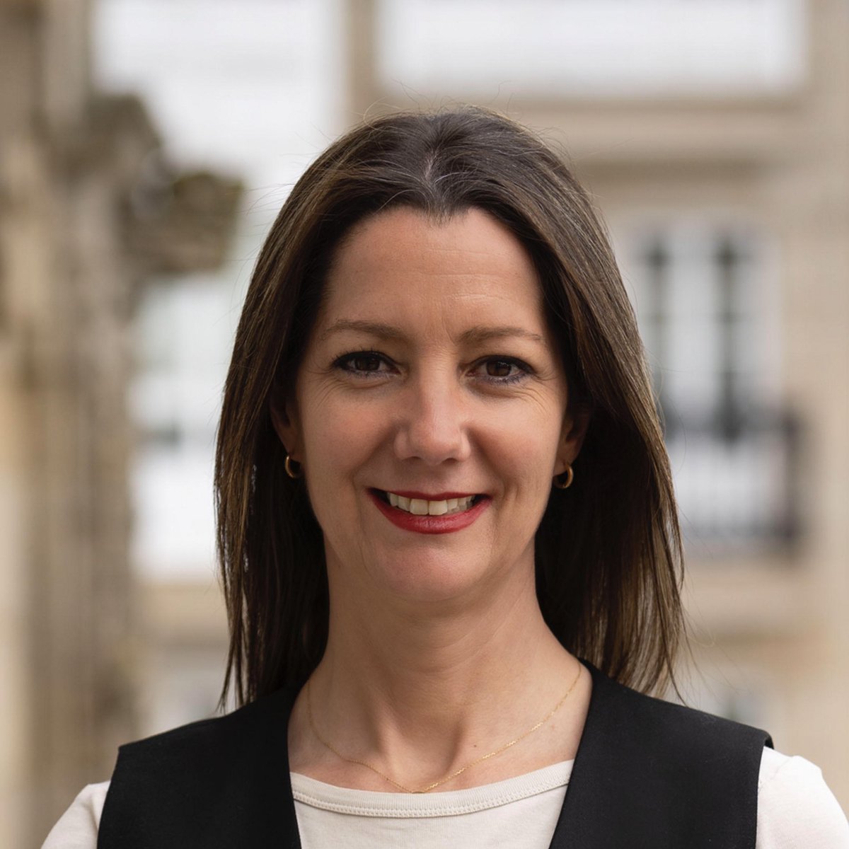 👉 Como alcaldesa ocupareime da coordinacion executiva e supervisión directa dos Proxectos Estratéxicos de Transformación da Cidade, así como da Axenda 2030, dentro do que se inclúen as estatexias de xestión dos fondos europeos, o goberno municipal e a organización dos servizos.