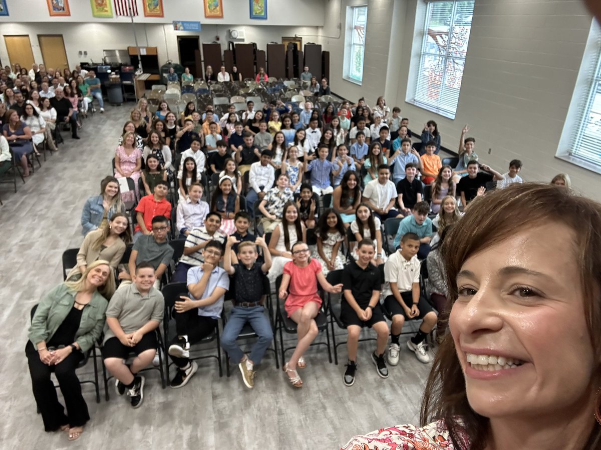 AsherHolmesES's tweet photo. Congratulations 🎉 to our graduating class! You’re off on your way! Go get’em Colts. @MTPSNJ #asherpride #GoodLuck https://t.co/6HNko7wokY