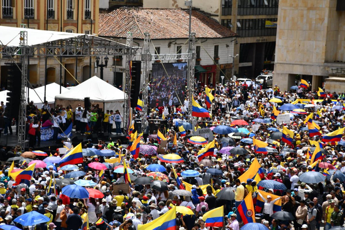 PaolaHolguin's tweet photo. Querían que el pueblo hablara en las calles, hoy lo hizo con contundencia #LaMarchaDeLaMayoria https://t.co/WYaDZL8zpV
