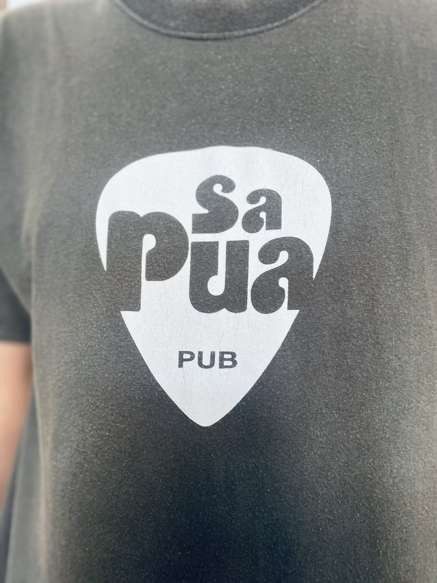 sebastiallodra's tweet photo. - Marc, puc fer una foto a sa teva camiseta.
- És des meu tio.
- Ho sé.
- Jo a Sa Pua just hi vaig anar una vegada. Era petit i hi vaig beure un suc.
❤️
Crec que podríem preparar un (altre) revival després de l’estiu.
#SaPua
#EsCarreró https://t.co/b9CVZm37XU