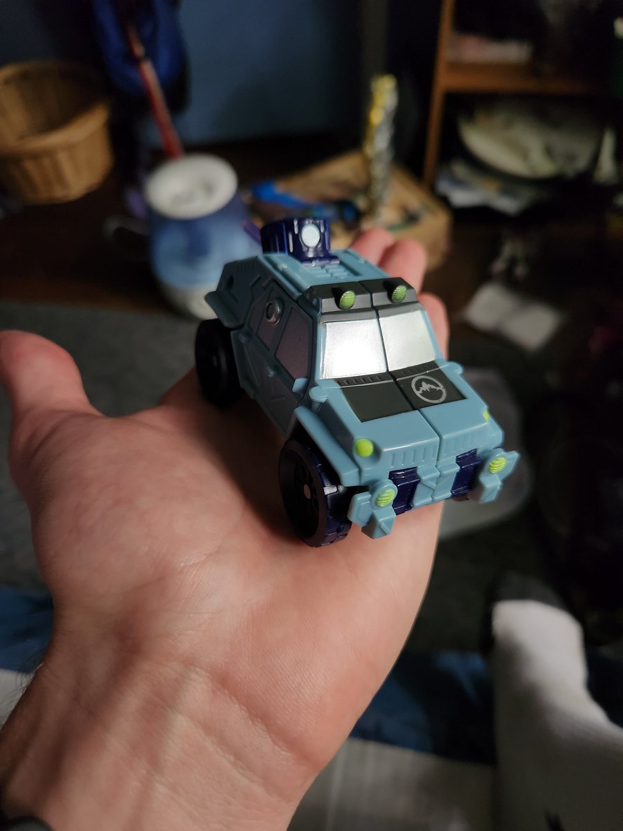 Brushguard/Overhaul is such a great little design, I feel like more modern figures could do with that level of simple design. Scout class is kind of a missing niche these days.