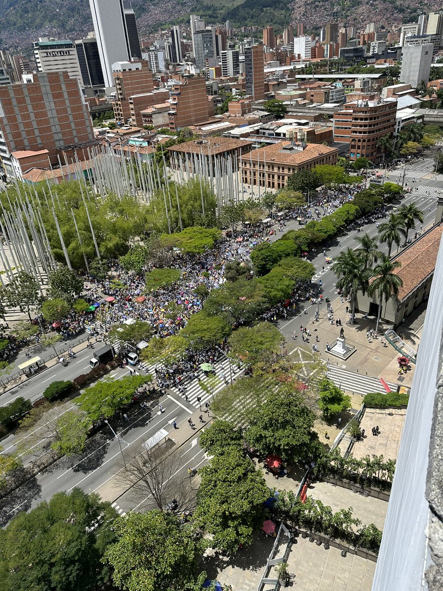 Honestamente han tenido mejores marchas. La gente se les está aburriendo de tanta peleadera. Son más los que quieren pensión y salario justo.