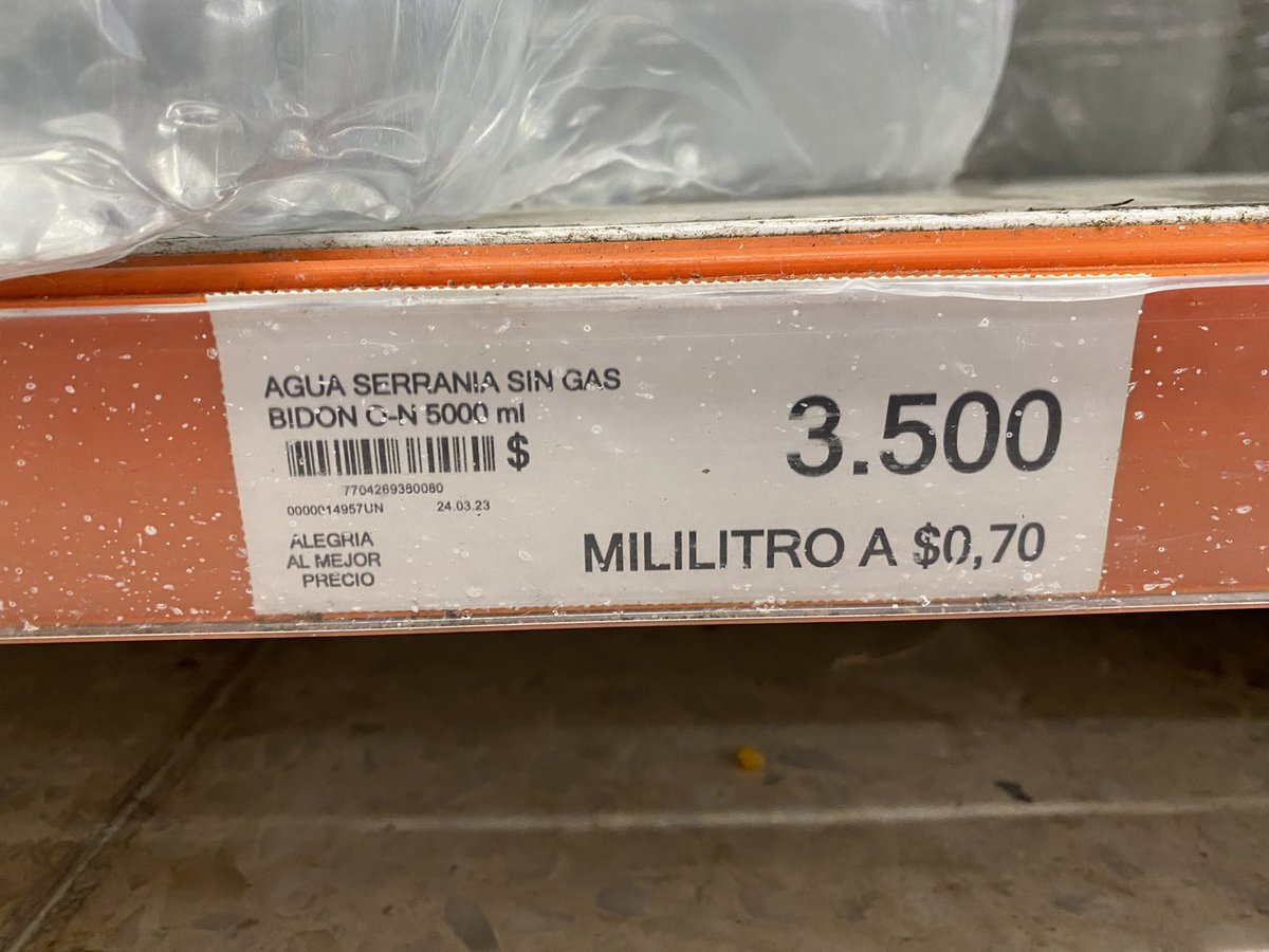 nana1gc's tweet photo. SE NOS ACABÓ EL AGUA‼️ está haciendo demasiado calor en el refugio🥵🥵 y nuestros rescatados están tomando mucha más agua. Por solo 3.500 pesitos nos ayudan a conseguir un botellón de agua para ellos🙏🏻💖  también pueden donarla en físico o enviarla por domi! https://t.co/Z9t4cR7EXp
