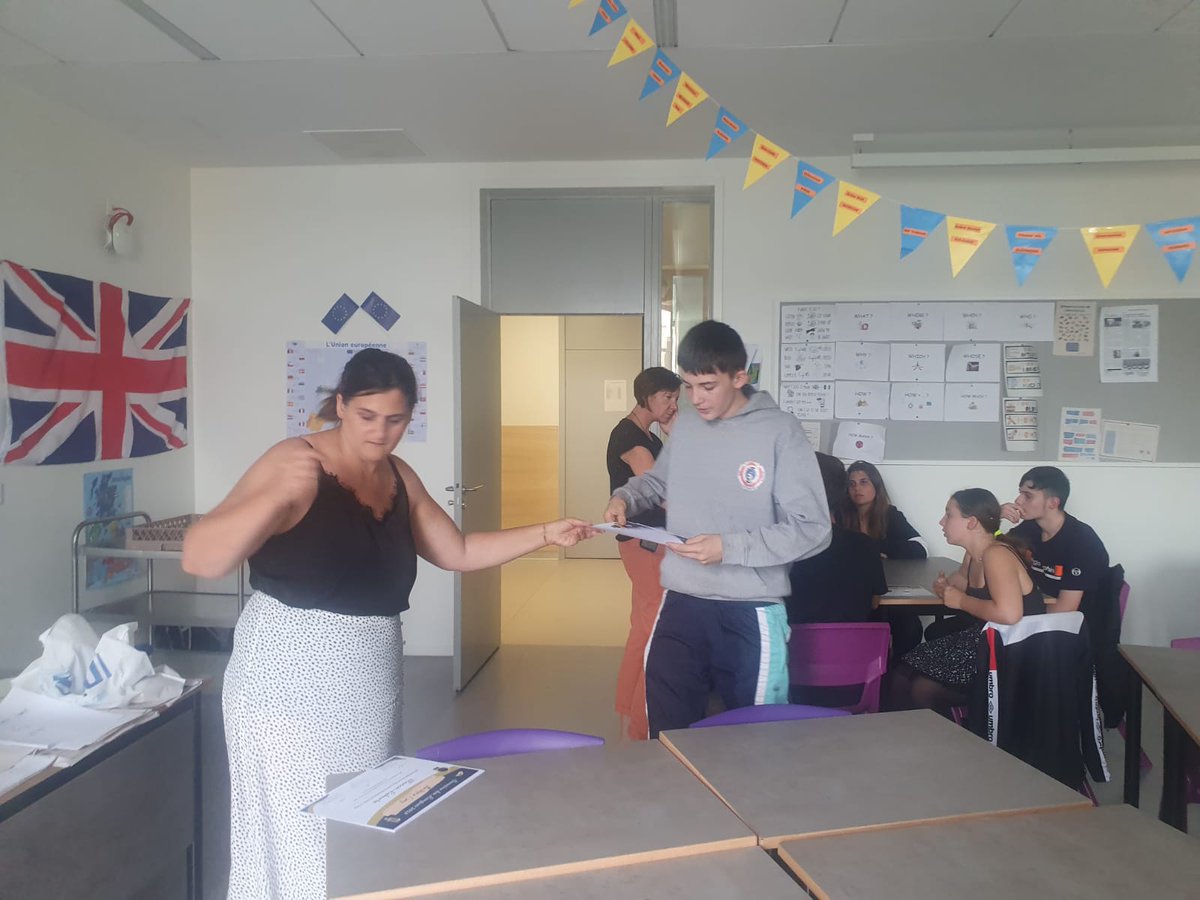 lyceefertet70's tweet photo. Participation des 3PM au concours national en anglais "The More I Say ".Première étape franchie au niveau académique. Premiers du classement. Yes. Félicitations aux élèves et en route pour la prochaine étape nationale... https://t.co/cXZa9WbLVE