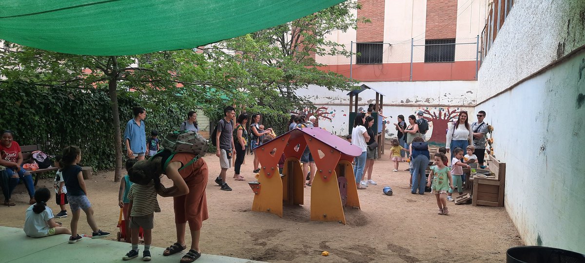 Escola Miralletes (@emiralletes) on Twitter photo Ahir ens van visitar les noves famílies Miralletes!! Vam compartir una estona de joc lliure i vam començar a teixir un bonic vincle. Un matí molt bonic. <a href="/consorciedubcn/">Consorci d'Educació</a>
<a href="/aliancesmagnet/">Aliances Magnet</a> <a href="/Bcn_SantMarti/">Districte de Sant Martí</a> <a href="/afamiralletes/">AFA Miralletes</a> Ahir ens van visitar les noves famílies Miralletes!! Vam compartir una estona de joc lliure i vam començar a teixir un bonic vincle. Un matí molt bonic. <a href="/consorciedubcn/">Consorci d'Educació</a>
<a href="/aliancesmagnet/">Aliances Magnet</a> <a href="/Bcn_SantMarti/">Districte de Sant Martí</a> <a href="/afamiralletes/">AFA Miralletes</a>