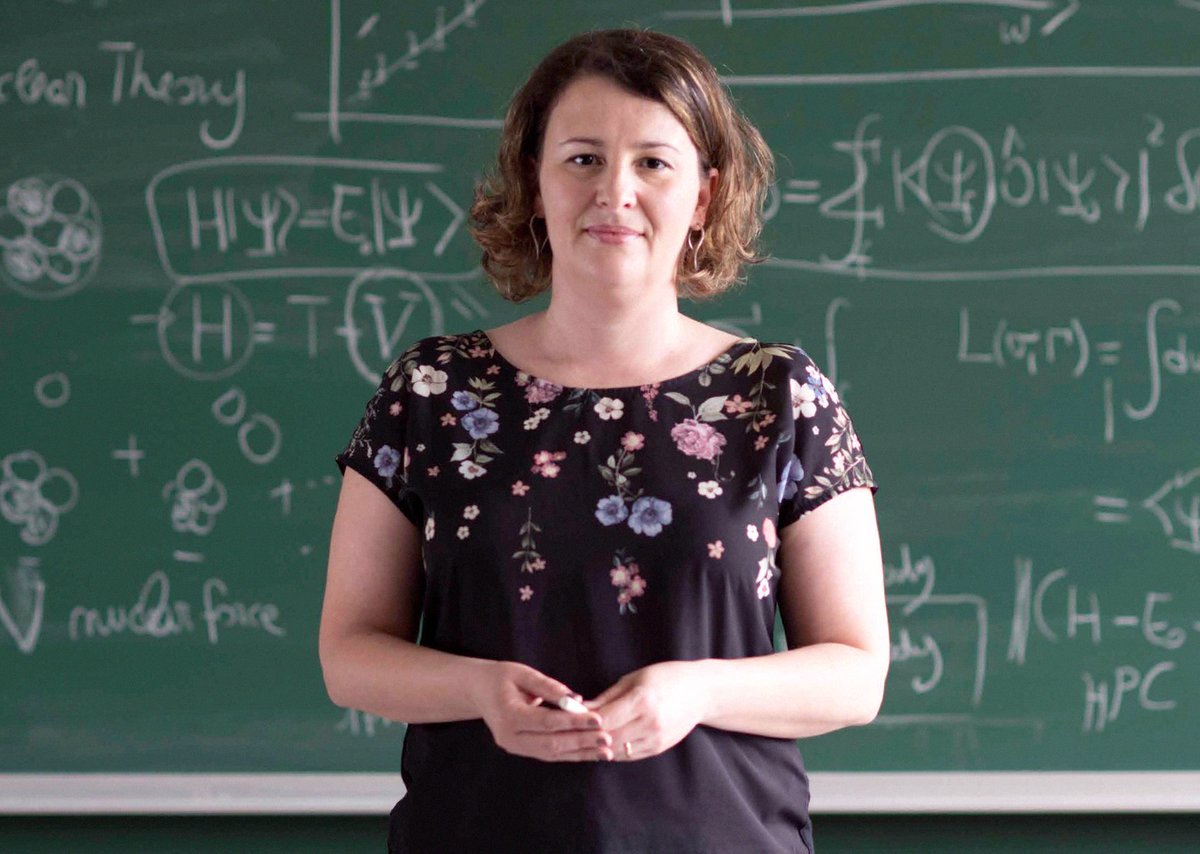 QuantaMagazine's tweet image. Sonia Bacca, a physicist at the Johannes Gutenberg University of Mainz, recently found that our best theoretical understanding of the strong nuclear force is at odds with experimental results. quantamagazine.org/a-new-experime…