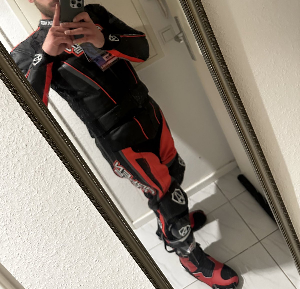 MaximumRubber's tweet photo. New Fetish unlocked 🔓- welcum to the Family #Arlenness 

#gayfetish #gaybiker #newgear #gearstayson https://t.co/jpKzPuUVNj