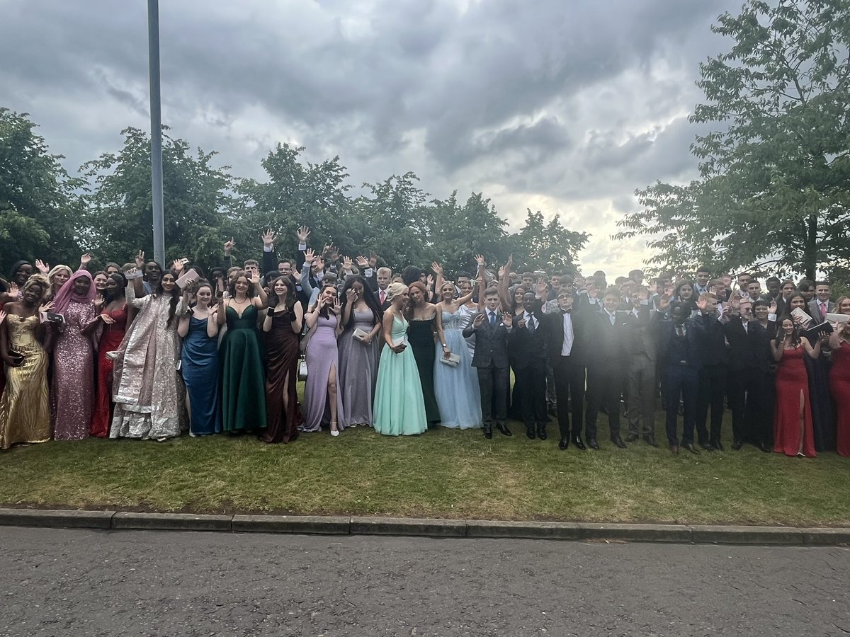 StThomasAqSec's tweet photo. #Classof23 scrub up beautifully! https://t.co/0uVCYprhzT