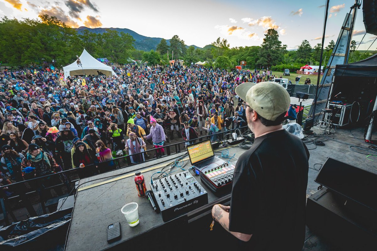 l8nightradio's tweet photo. @SONIC_BLOOM always feels like home. I had too much fun rocking with Drew Birch and Kevin Donohue and that sunrise set was one that’ll stick with me for a while. https://t.co/XfO0WFcgJx