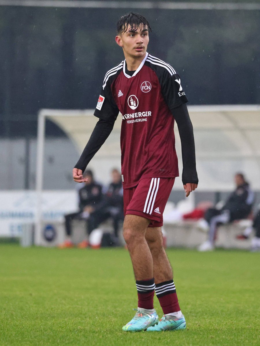 💥💥 Fenerbahçe, Nürnberg U19 takımında forma giyen 17 yaşındaki Can Uzun ile ilgileniyor.

[ Kicker ]