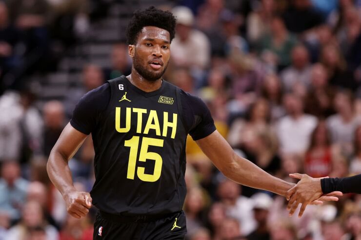 🚨 BREAKING NEWS 🚨

Damian Jones has exercised his $2.58 million player option to return to the Utah Jazz next season per @wojespn 

.
#JazzNation #UtahJazz #TakeNote
#GoJazz #NBA