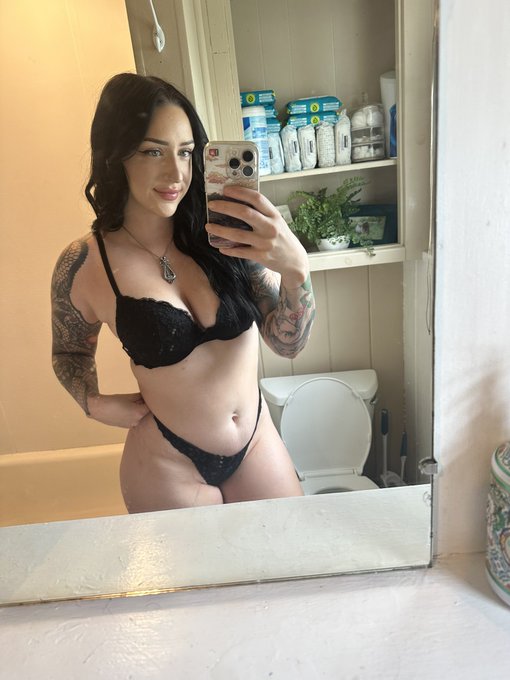 I&rsquo;m a great f*ck, but a better lover 😘 https://t.co/ldOUCXt1TM