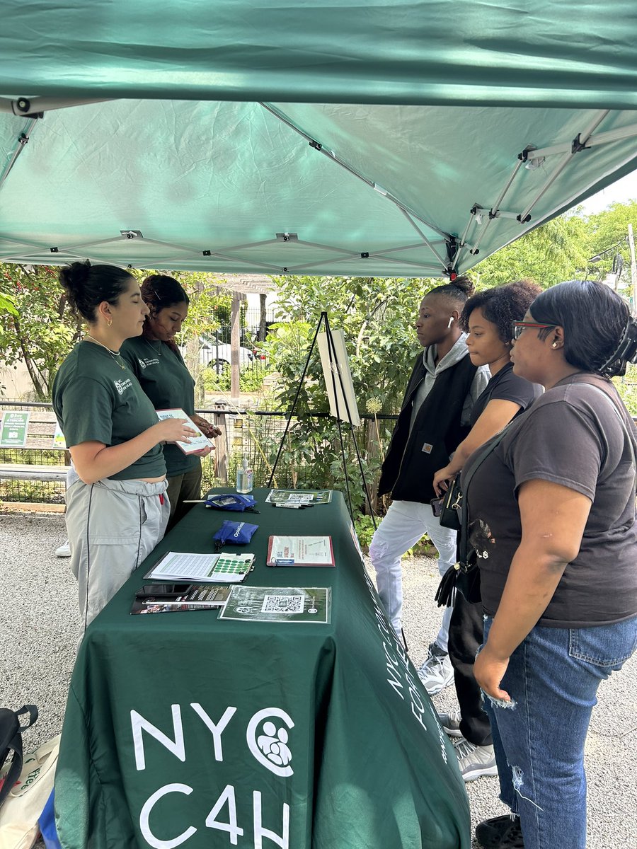NYCC4H's tweet photo. 🌿 Join us at Fannie's Garden for our Health Fair! We aim to empower the Bronx community by teaching community members how to prevent and respond to opioid overdoses. Discover how fentanyl test strips and naloxone can help save lives. Together, let's make a difference! 💙 https://t.co/00Jh0HstyX