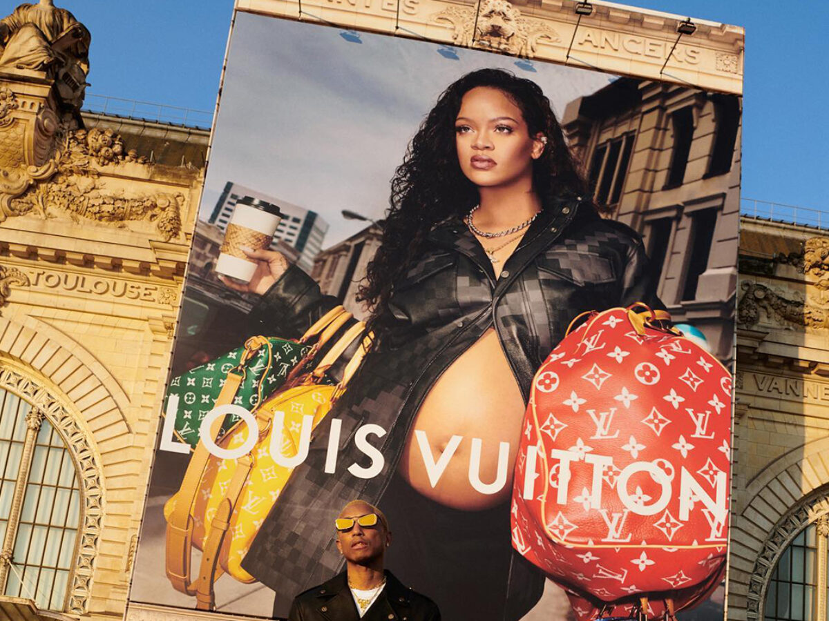 Rihanna Gallery on X: Rihanna will attends the Louis Vuitton fashion show  today. Less than 1 hour until the show begins. Watch here:    / X