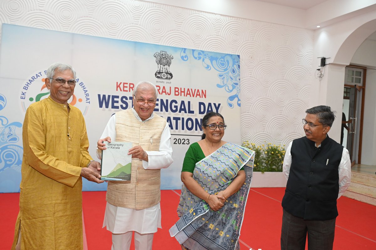 Hon’ble Governor Shri Arif Mohammed Khan led the celebration of  
#WestBengalformationday at KeralaRajBhavan  along with the Bengali community  in Thiruvananthapuram. Trivandrum Bengalee Association  showcased the literature, dance and songs of West Bengal:PRO,KeralaRajBhavan