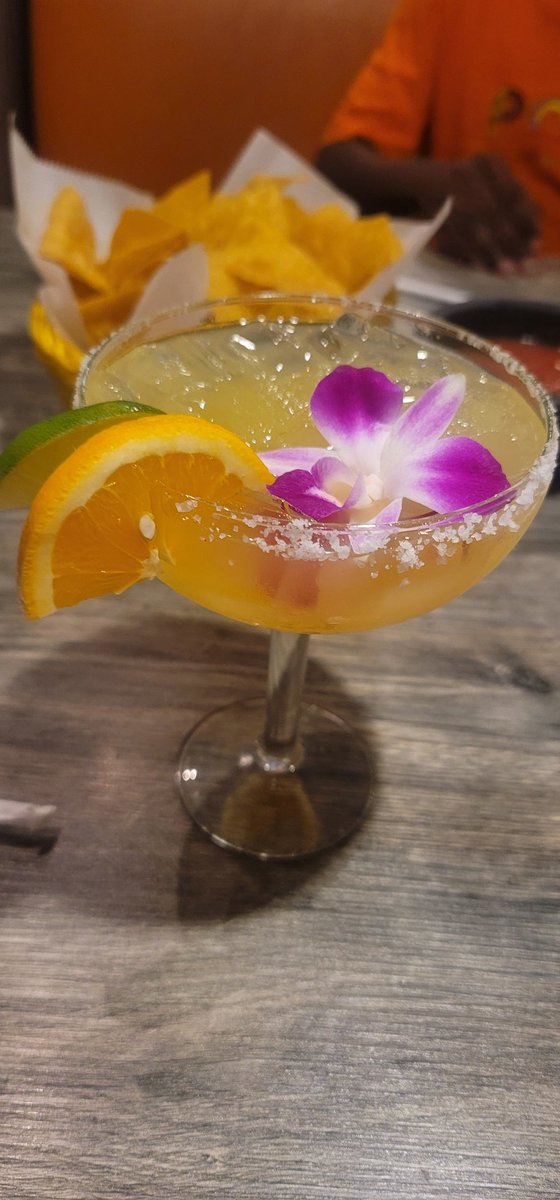 CharleeWill's tweet photo. I like pretty drinks. This was so good. https://t.co/WIi0fv5f8P