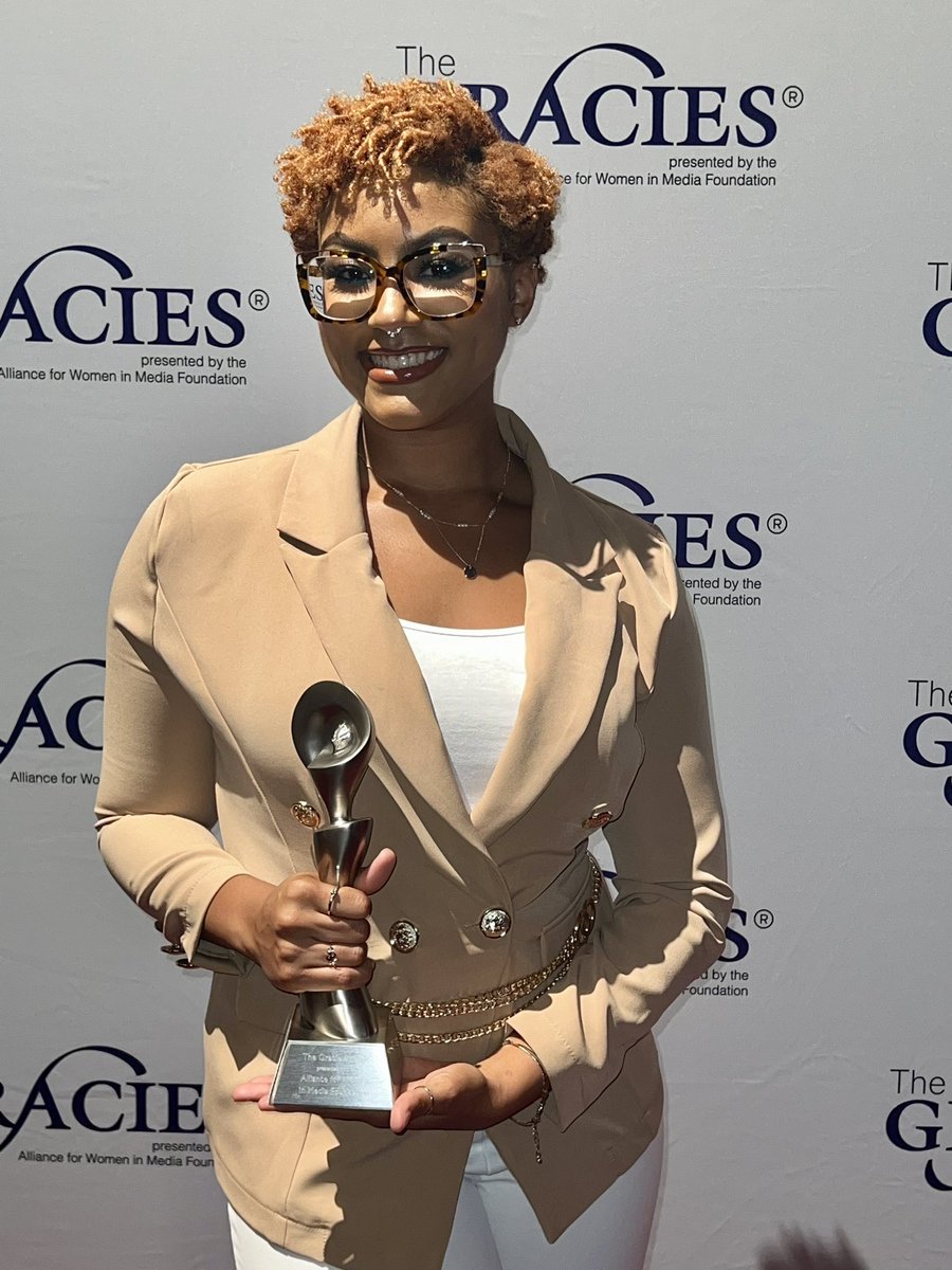 XulaMassComm's tweet image. And the Gracie goes to …. @XULA1925 @zoetrask received her Gracie Award today in New York City for first place: student radio host … from the @AllWomeninMedia for her collection of radio shows and broadcasts centering young Black women’s perspectives. @NphcXula @XULApres