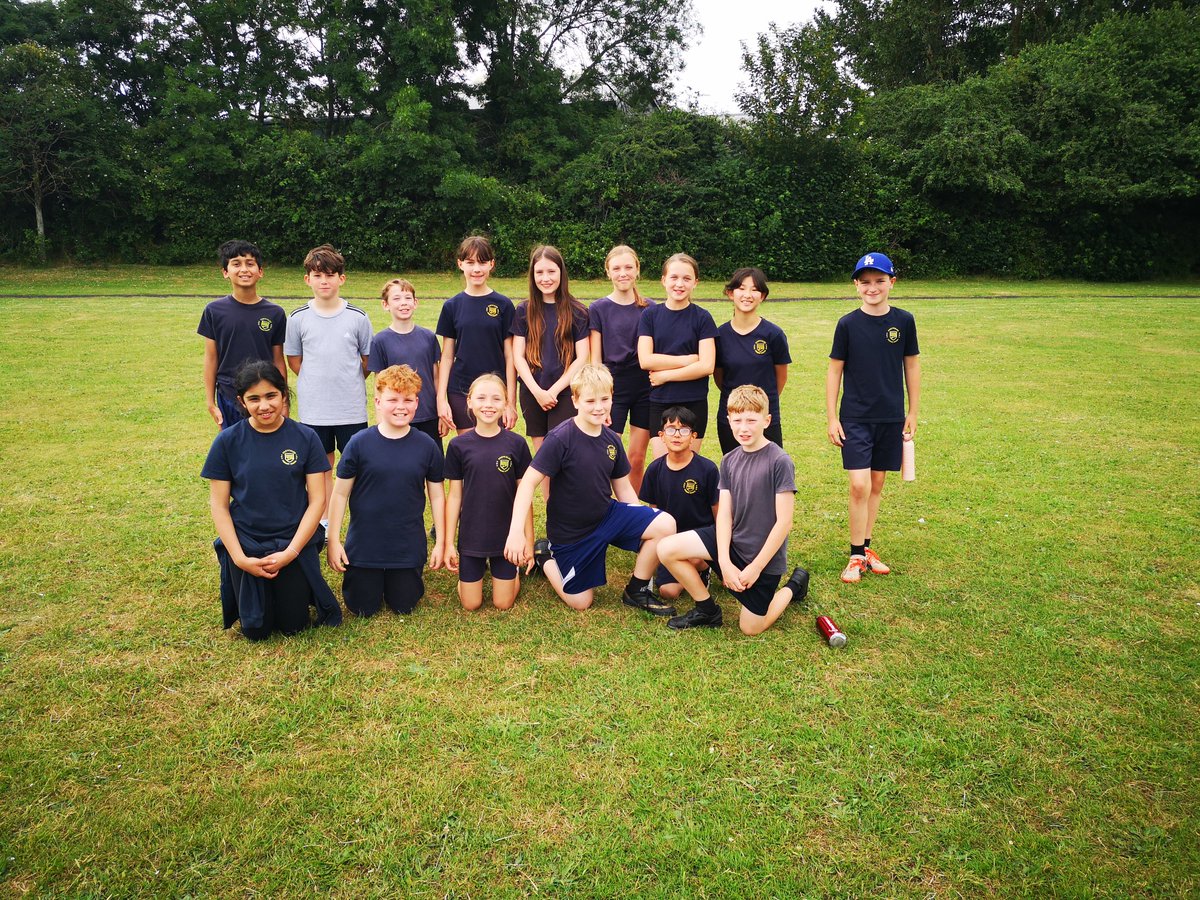 Today's Year 5/6 Rounders friendly Vs Green park was a tight affair. We drew 1 and lost 1 narrowly by 2 and a half rounders. Well done to the whole team.