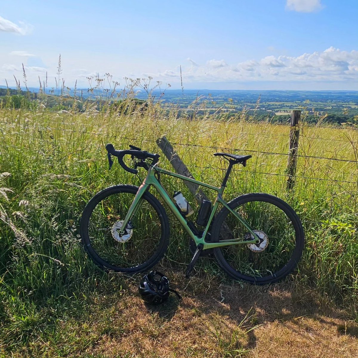 Insp_Darren's tweet photo. Great weather for an afternoon training ride for PUT 2023.  Some hard climbs but rewarded with amazing views across North Dorset.  Please support via my just giving page
https://t.co/pxFaKBCVcj
#teamcops #cops2023 #werideforthosewhodied https://t.co/scjR7lP9R2