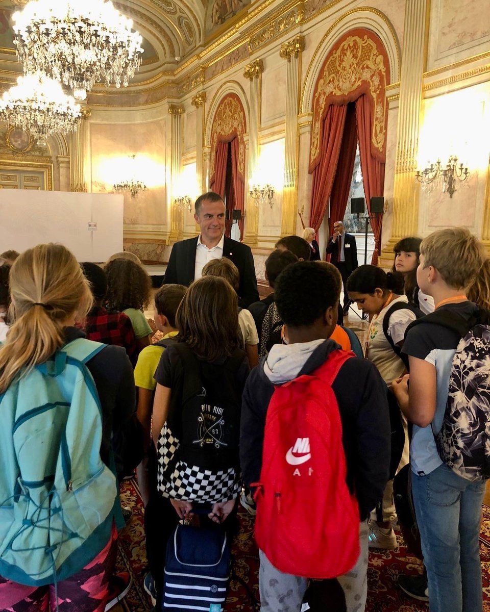 Vendredi, j’étais à l’école du Clos Joury #LeRheu pour échanger avec les élèves sur le rôle du député.

Aujourd'hui, c'est avec plaisir que je les accueille à l'@AssembleeNat pour leur faire visiter notre institution.

Deux beaux moments riches en questions ! 

#Circo3508