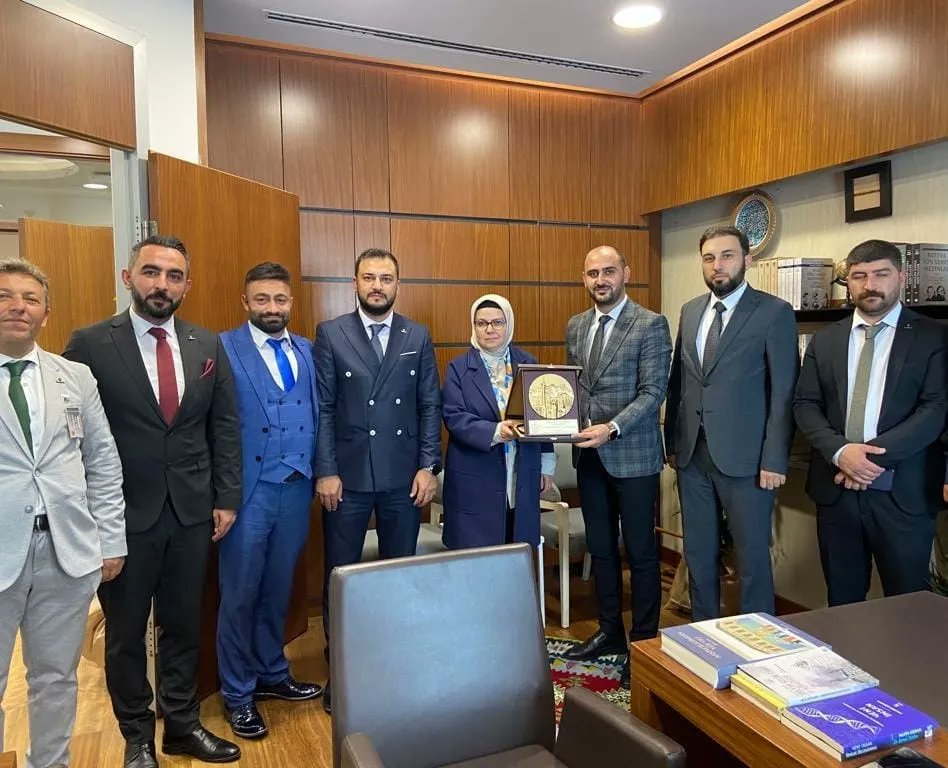 tumsiadkayseri's tweet photo. TÜMSİAD Kayseri Koordinatör Şube Başkanımız Sayın Osman ATICI ve Yönetim Kurulu Üyelerimiz, Ak Parti Kayseri Milletvekilimiz Sayın Ayşe BÖHÜRLER hanımefendiyi makamında ziyaret ettiler. Sayın Vekilimizin yeni görevlerinin hayırlara vesile olmasını dileriz. https://t.co/9QFBoV2WMx