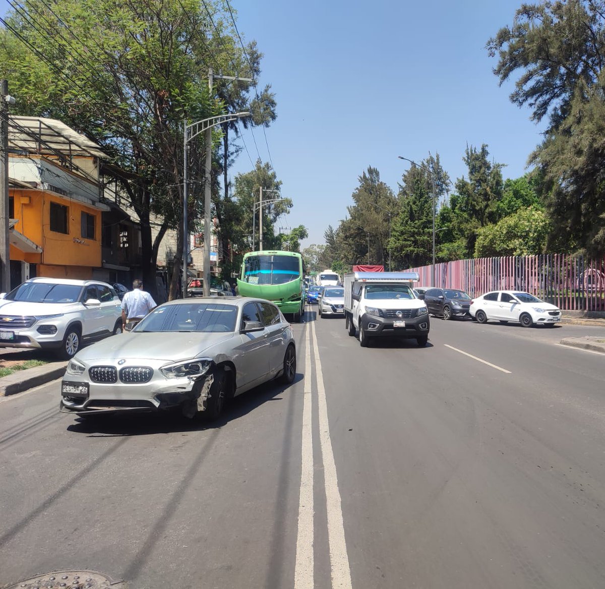 @UCS_GCDMX @Alc_Iztapalapa
#TransitoGCDMX
Buen dia:
Me apoyan con una patrulla de tránsito es un accidente y hay 5 vehículos involucrados.
Av Canal de Garay #8,entre calle 18 y calle 17, Col. José Lopez Portillo, Iztapalapa,Cdmx. Sentido hacia Av. Tlahuac.