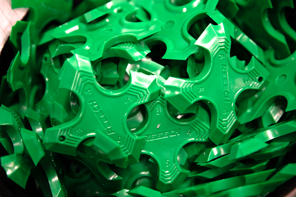 The fact that LDPE has more branching than HDPE is one stark contrast. Branching occurs during #polymerisation.

Find out more about the benefits of LDPE. >> stephensplasticmouldings.co.uk/low-density-po…

#plasticinjectionmoulding #plasticparts #manufacturingUK #mouldingexperts #ManufacturingHour