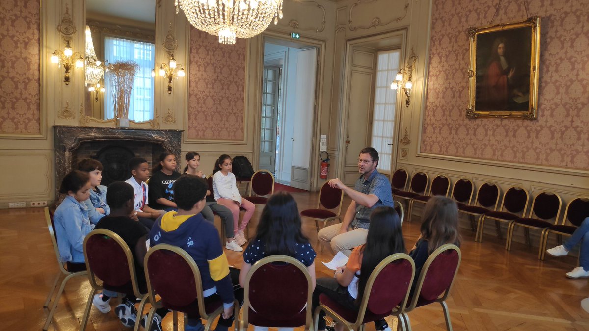 Les délégués des classes de CM de l'<a href="/Prevert_Rennes/">Ecole Jacques Prévert Rennes</a> reçus à l'hôtel de Ville de Rennes par X. Desmots, élu du quartier Bréquigny.
#parcourscitoyen connaître et comprendre sa ville et ses instances.
<a href="/DSDEN_35/">DSDEN 35</a> <a href="/edd_acrennes/">EDD Académie de Rennes 🌿🌍</a> <a href="/Rougier_Gaelle/">Gaëlle Rougier</a> @HumbertMoCecile <a href="/sbcpc35/">Bachelot Stéphanie</a> <a href="/Chr_Lucas35/">Christophe LUCAS</a>