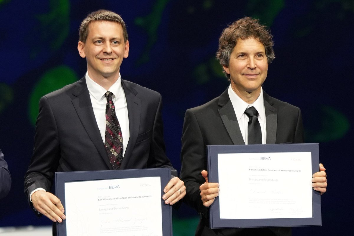 Congrats to David Baker who, together with Demis Hassabis & John Jumper, just received the Frontier of Knowledge Award in Biology & Biomedicine.

'[Our progress is] the result of many hundreds of brilliant minds all working together. This award is as much theirs as it is mine.'