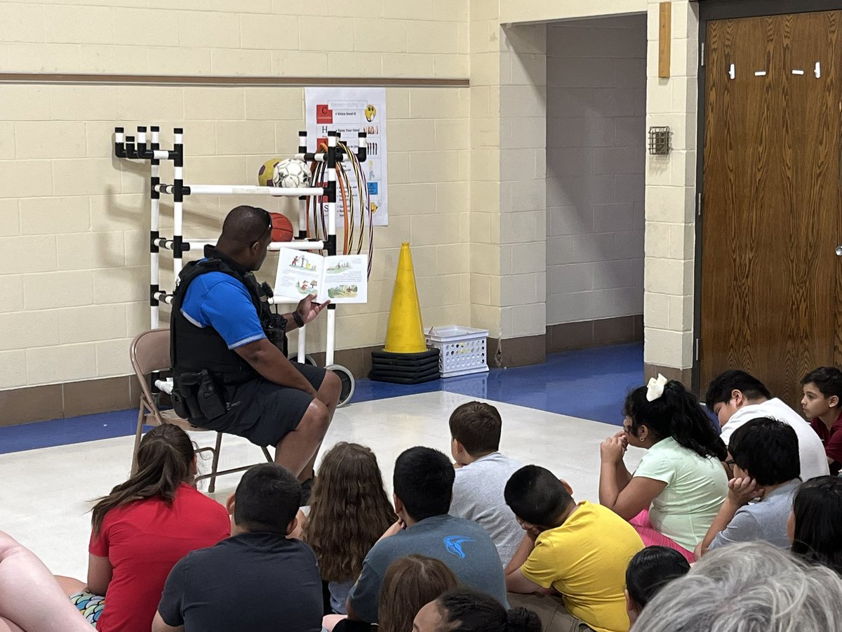 Thank you to the <a href="/WichitaPolice/">Wichita Police</a> for coming out and reading to our <a href="/IrvingElementa1/">Irving Elementary USD 259</a> <a href="/WichitaUSD259/">Wichita Public Schools</a> summer school students! #WPSPROUD #IrvingShines