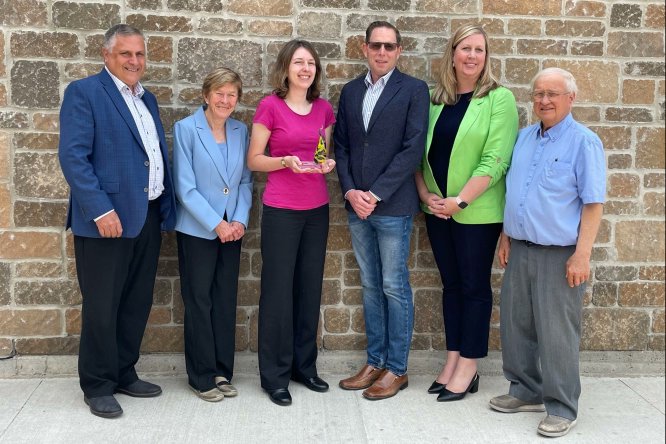 Dr. Emma Borkowski is LRIC's Early Career Researcher Award recipient for 2023. Emma's project plans to tackle key disease problems in #sheep and #goat production. Highlighting a large gap in current #research around gastrointestinal nematodes (GINs). Congratulations Emma!