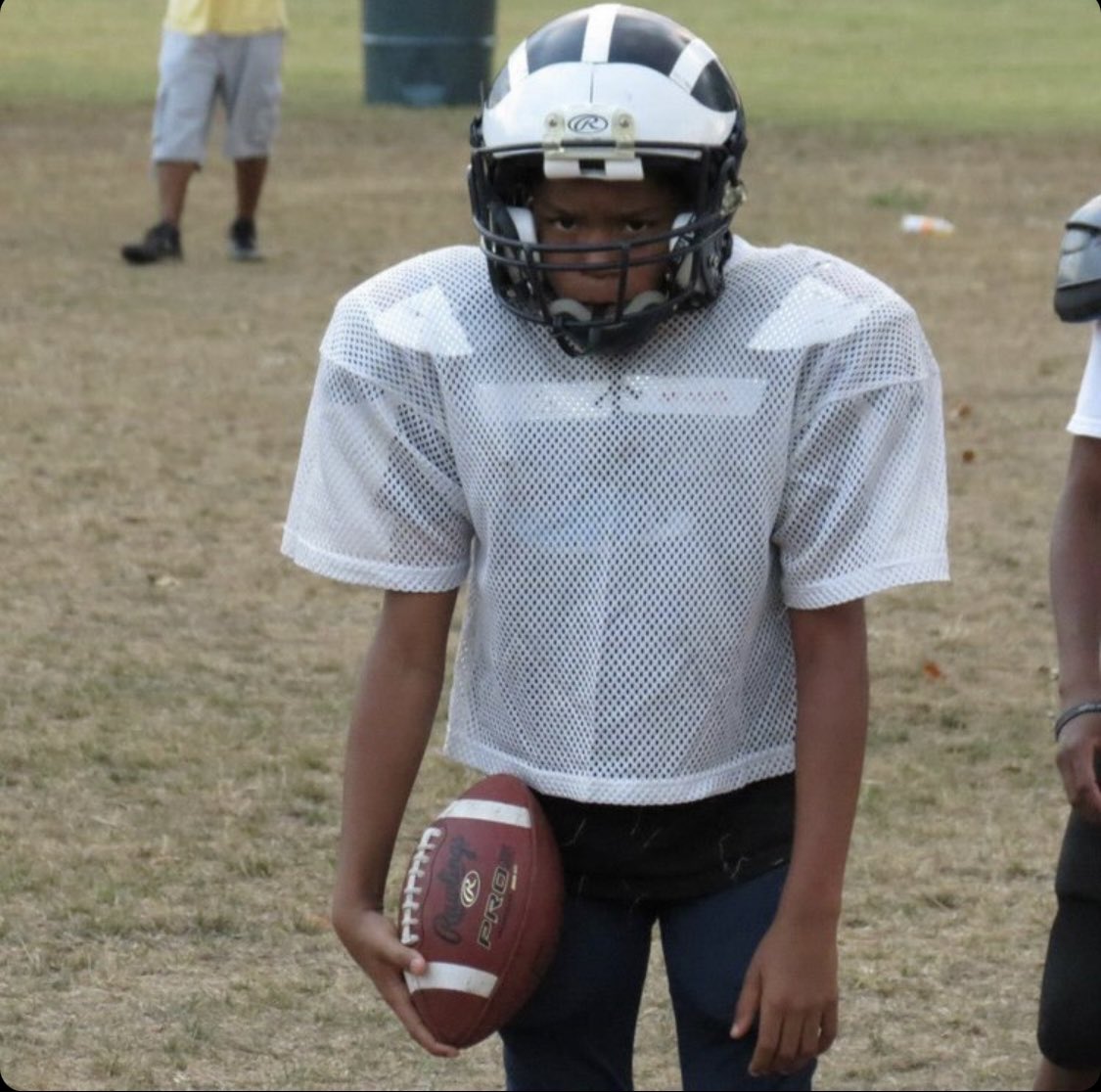 smoovYC1's tweet photo. It ain’t all about me. While I’m pursuing my dreams I’ll help you chase yours. In addition to my youth basketball team I will also be sponsoring a youth football team. Let’s get it boys! #unknown https://t.co/mQQHo76fRh