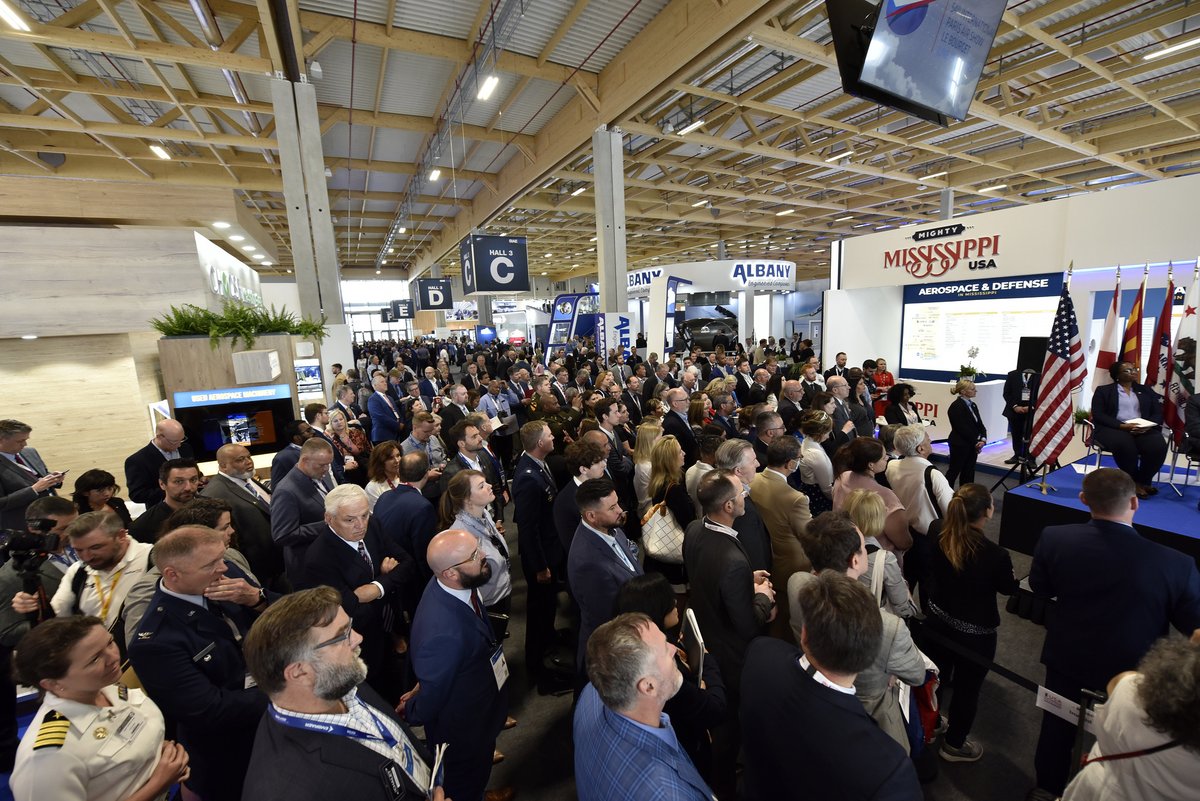 🇺🇸 ✈️ #Mississippi was proudly front and center during the opening ceremony of the USA Pavilion at @Salondubourget. We’re here showcasing the best in aerospace to industry leaders, so be sure to get in on the action by visiting the #MightyMS booth – Hall 3, B136!🚀#ParisAirShow