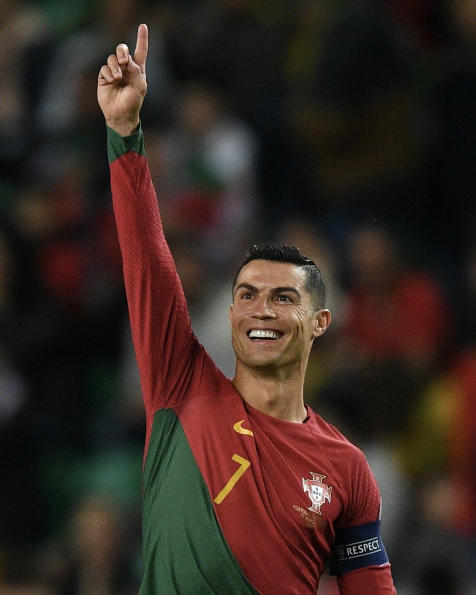 aupsevenn's tweet photo. O número 1 em jogos e gols. Ele é a história. 🇵🇹 https://t.co/hZuCJVhUeg