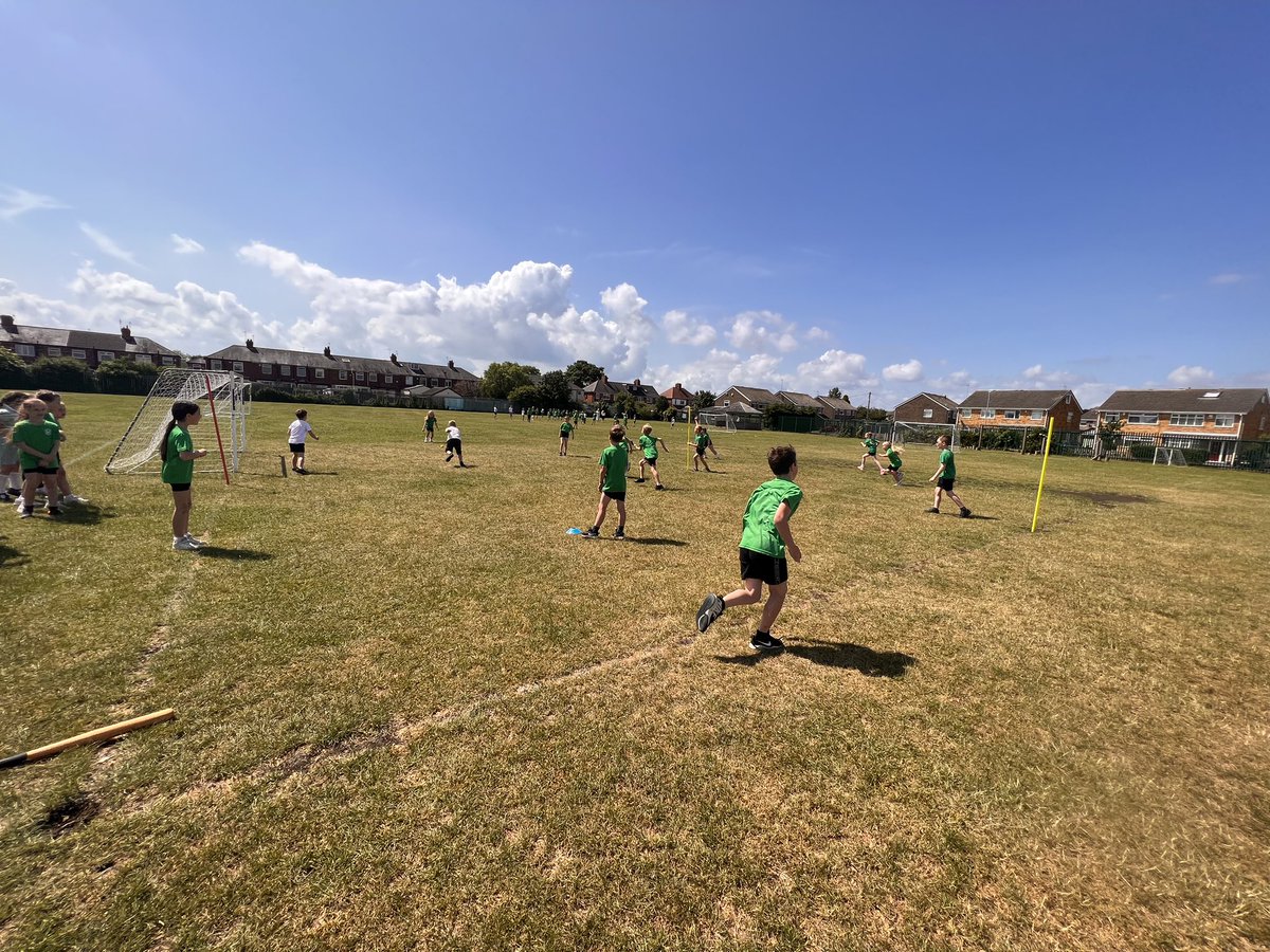 Acreheads7ST's tweet photo. As part of World Week Year 3 enjoyed a game of softball 🇺🇸 #acreheads #year3 #sport #worldweek https://t.co/dlYJAueB8L