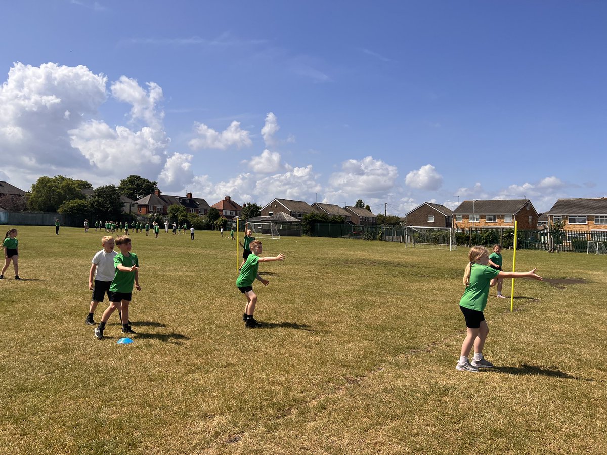 Acreheads7ST's tweet photo. As part of World Week Year 3 enjoyed a game of softball 🇺🇸 #acreheads #year3 #sport #worldweek https://t.co/dlYJAueB8L