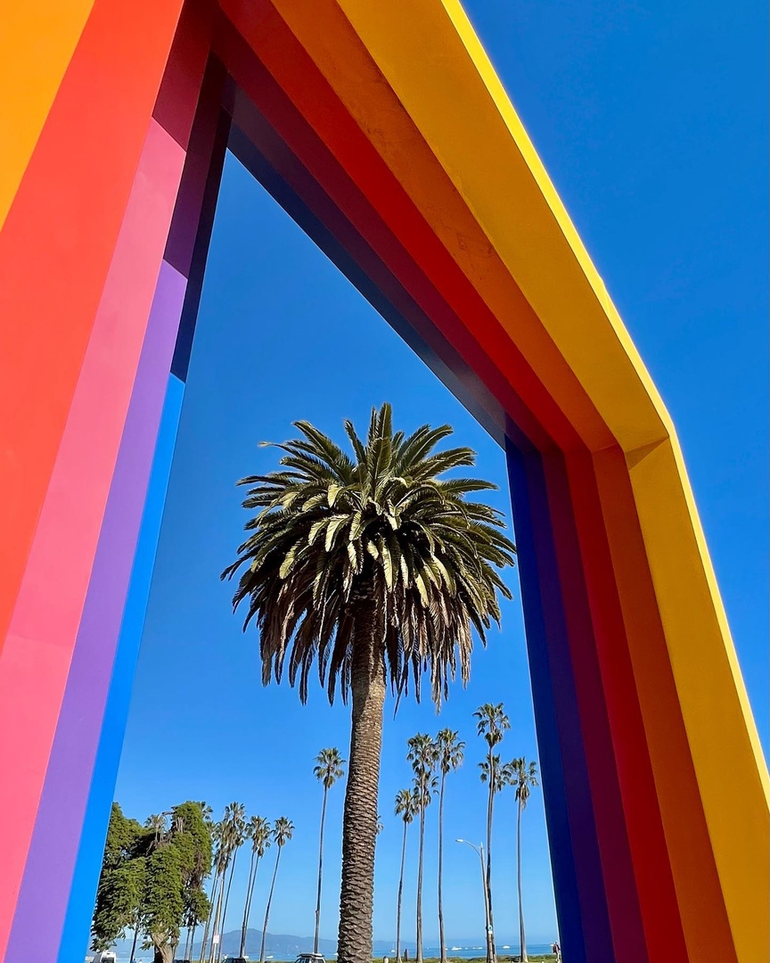 From local landmarks to blossoming nature, enjoy the sunny side of Santa Barbara's vibrant coastline. #SeeSB   

📷: whereisthis_bayarea via Instagram